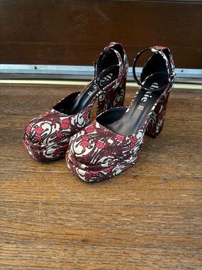 Floral Platforms from Italy